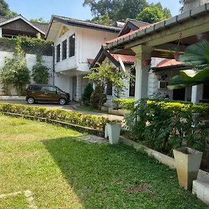  Guest house Garden Sri Lanka
